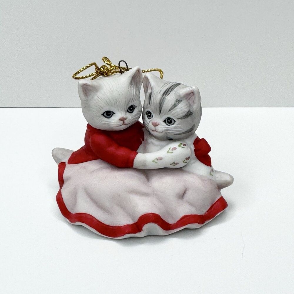 1989 Schmid Kitty Cucumber Christmas Love Ornament Kittens Snuggle Blanket